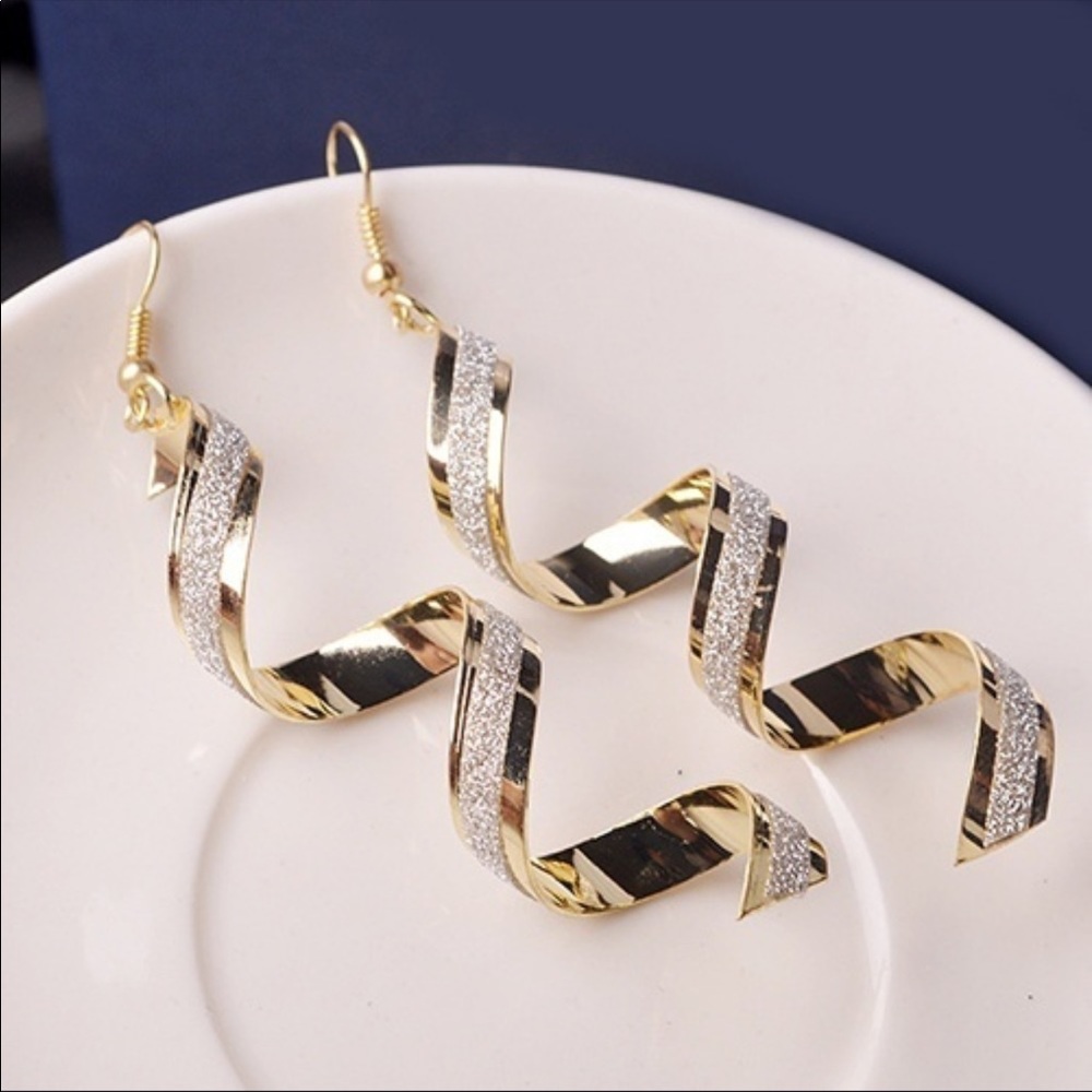 Costume jewelry long spiral dangle hook earrings